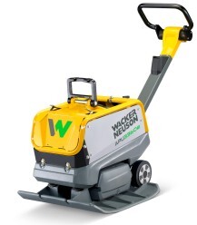 WACKER NEUSON APU 3360e – Akku Rüttelplatte reversierbar mit 229 kg